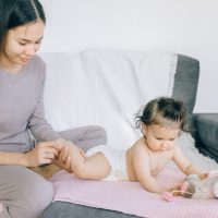 baby-foot-massage