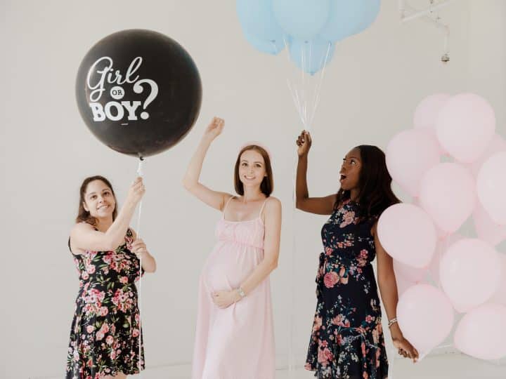 Buying a Perfect Gift for a Gender Reveal Party