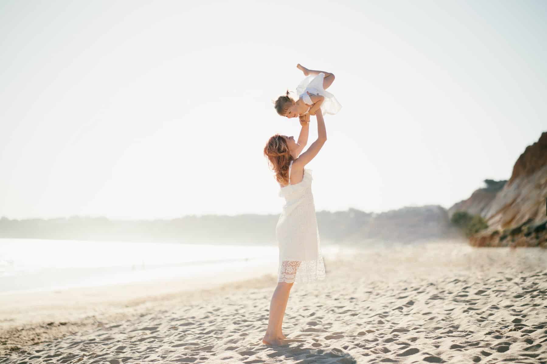 mother-baby-beach