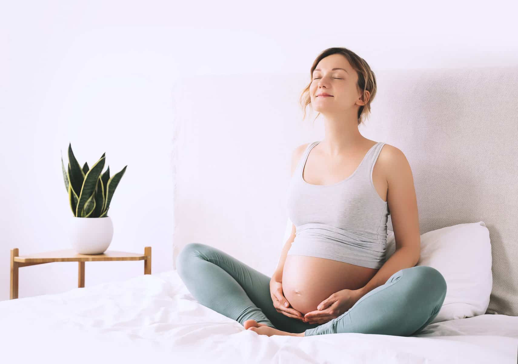 pregnant-woman-meditation