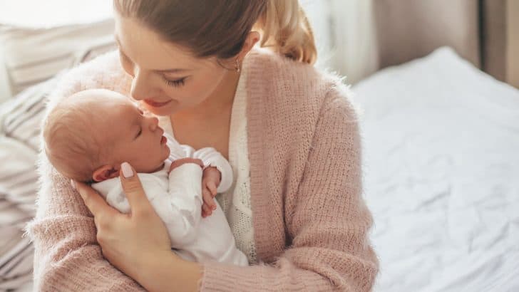 When Is the Best Time for Newborn Photos?