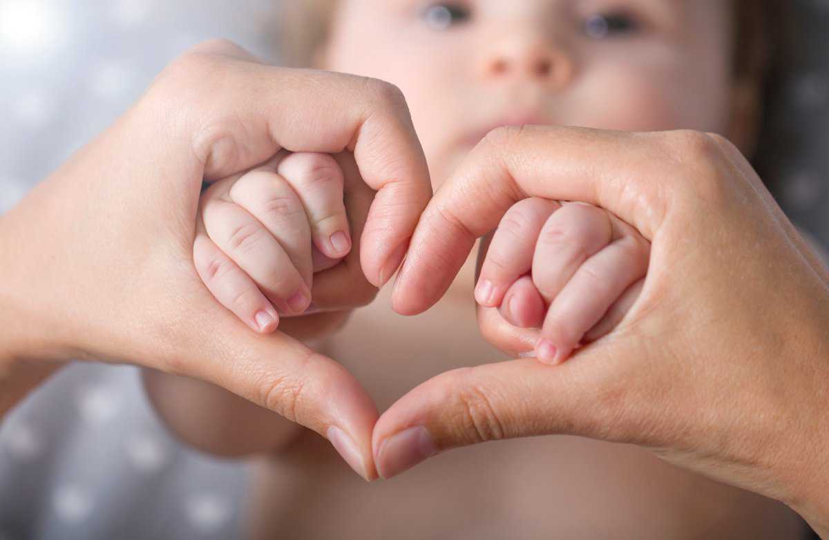 baby-hands-heart