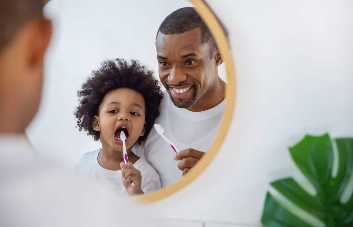 brushing-teeth-mirror
