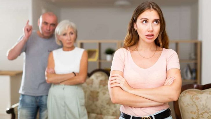 9 Things That Make People Less Likable In Seconds