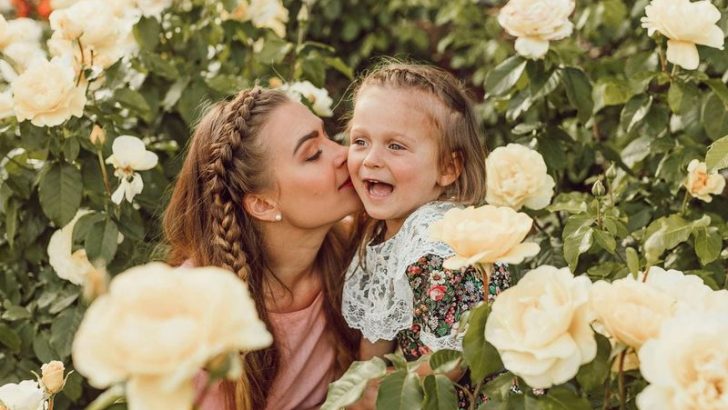 8 Surprising Ways How Confident Moms Raise Confident Kids