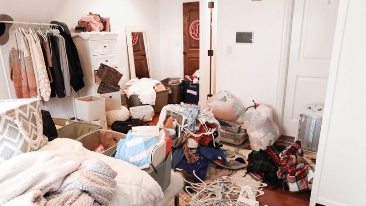 Facing Your Clutter: 8 Signs You Might Be a Hoarder But in Denial About It