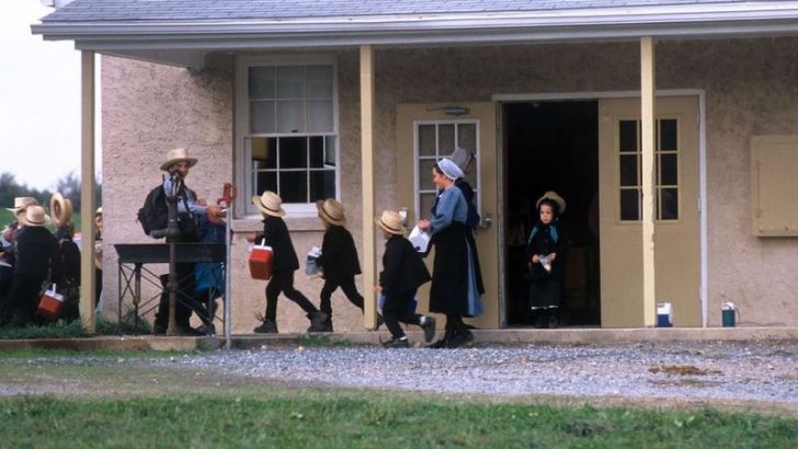 9 Things That Set Amish Homes Apart from the Modern World