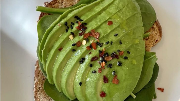 12 Health Benefits and Diet Tips about Avocado