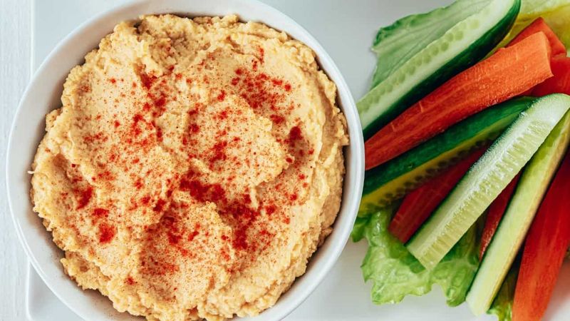 Hummus with Carrot Sticks