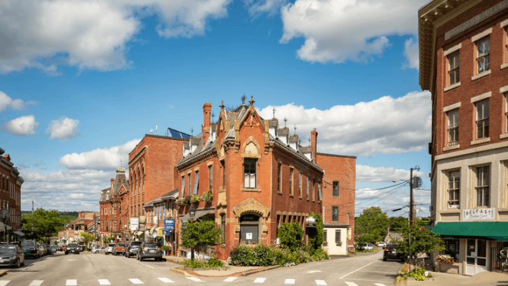 14 Small-Town American Traditions That Big Cities Are Secretly Trying to Recreate