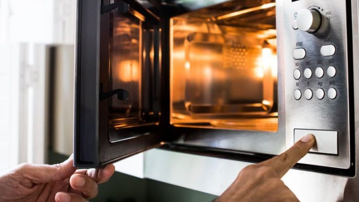 12 Tips To Avoid Food Poisoning From Reheated Food