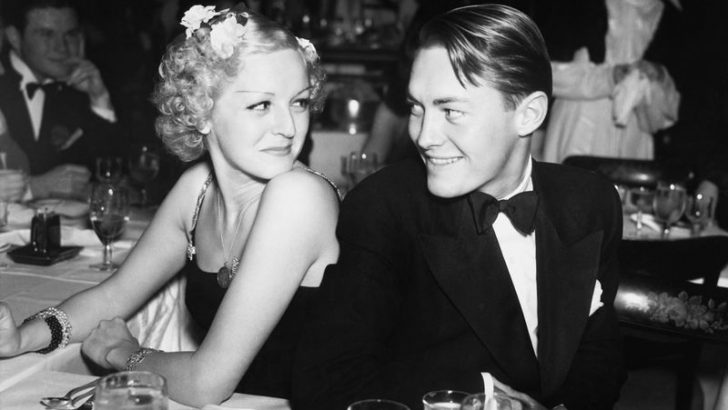 14 Social Customs Our Grandparents Strictly Followed That Make Absolutely No Sense Today