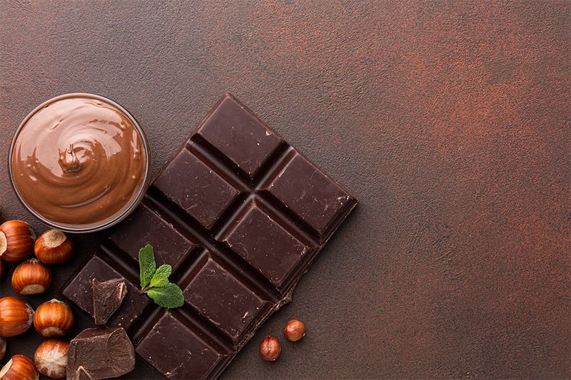 Eating chocolate causes acne