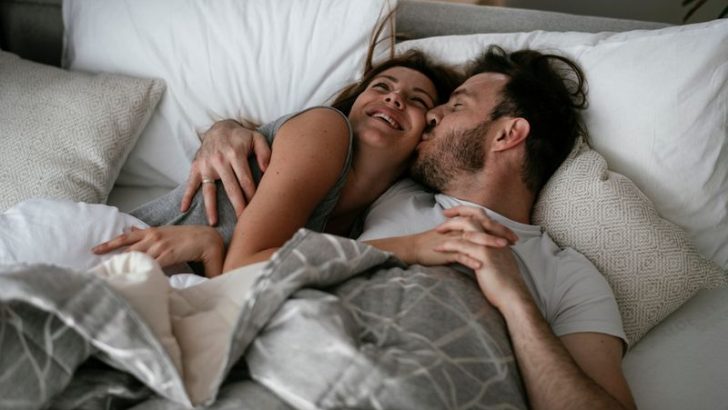 14 Bedtime Habits That Reveal Everything About Your Marriage’s Future Without Saying a Word