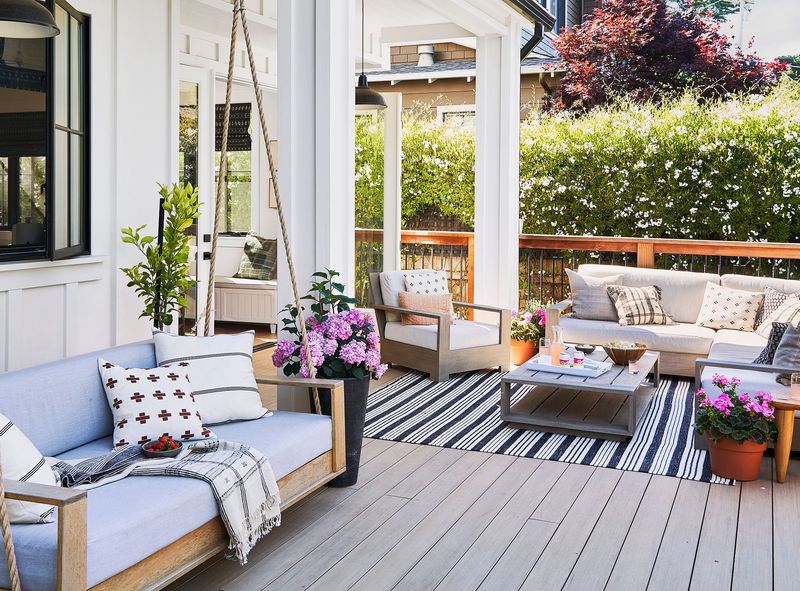 Elegant Evening Lounge