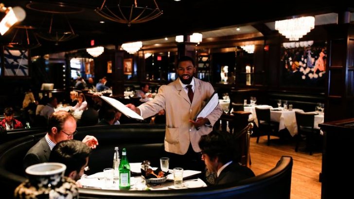 10 Things Waiters Hate That Their Customers Do Constantly