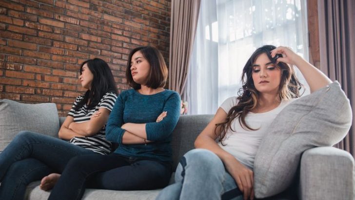 14 Signs Your Friendships Are Toxic + What To Do About It