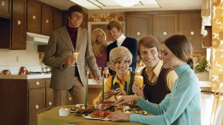 11 Common Dinner Table Rules From the 1970s That Modern Families Have Completely Abandoned