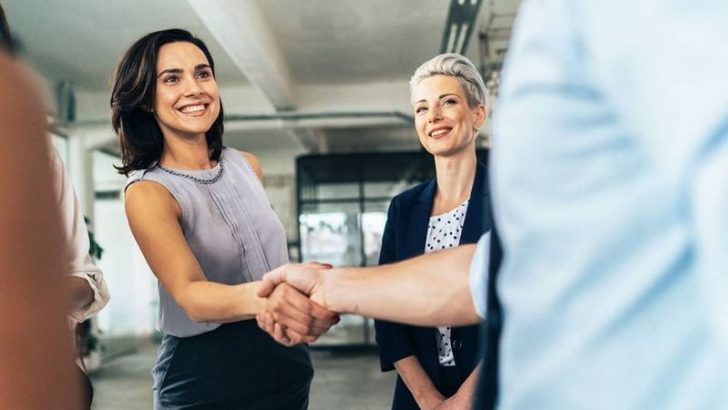 6 Body Language Signals That Make Employers Hire You Before the Interview Even Ends