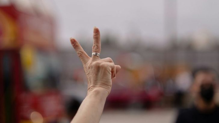 5 Hand Gestures That Mean ‘Welcome’ in America But Are Deeply Offensive Abroad