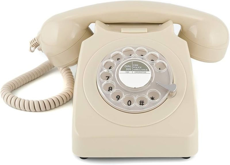 Phrase: Dial the phone