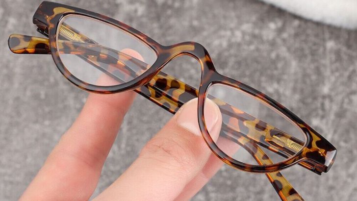 15 Things Grandma Put In Her Purse That Kids Today Have Never Seen
