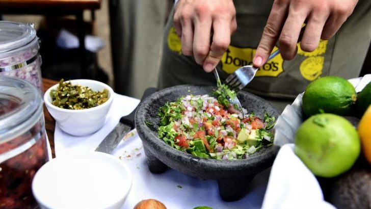 11 Restaurant Traditions That Died Out (Still Sad About No.9)
