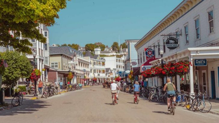 12 Unmistakable Signs You Grew Up in a Small Town During Simpler Times