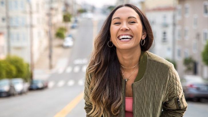 9 Body Language Signals That Instantly Make Others Trust You Without Speaking