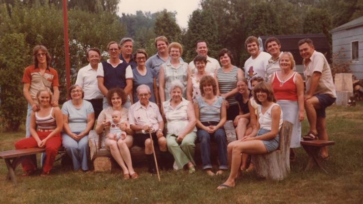 14 Family Reunion Traditions That Quietly Disappeared Over Time