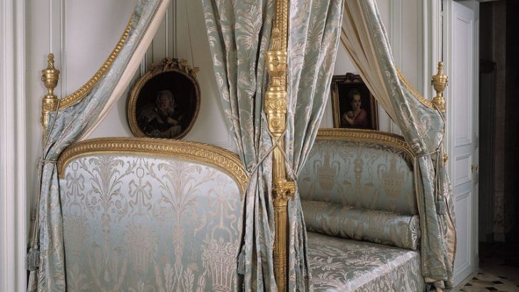 12 Types of Furniture From The Past That Don’t Exist Anymore