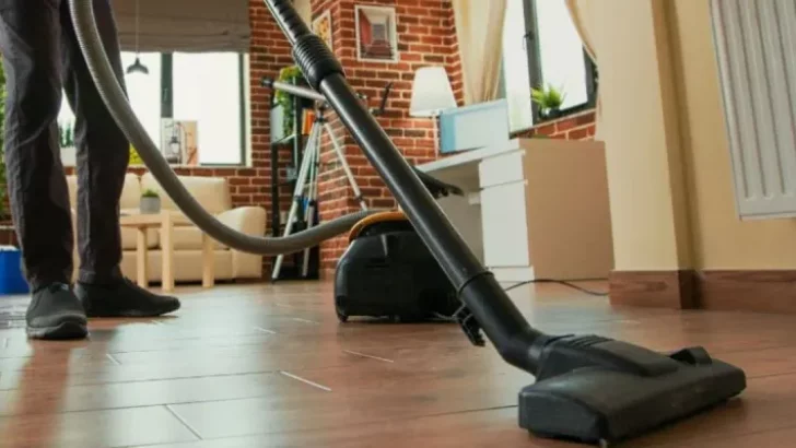 10 Floor Vacuuming Mistakes House Cleaners See All The Time