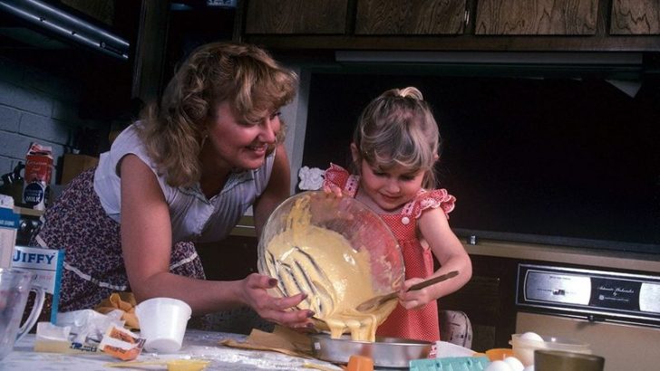 11 Random Skills Every Kid Had in the ’90s That Would Make Them Geniuses Today