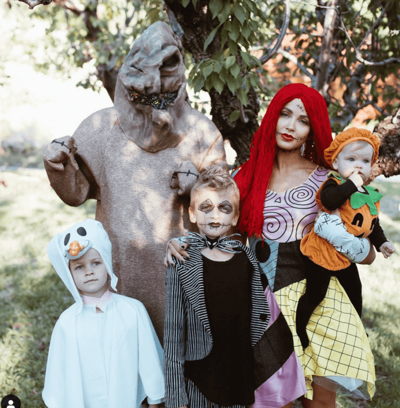 Organize Themed Costume Parties
