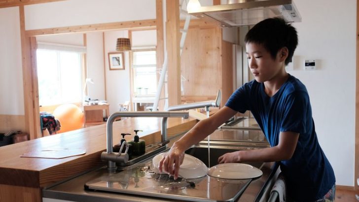 12 Awful Childhood Chores That Were Supposed to Build Character