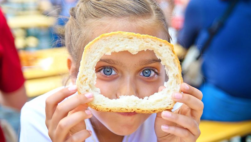 Eating Crusts Makes Hair Curly