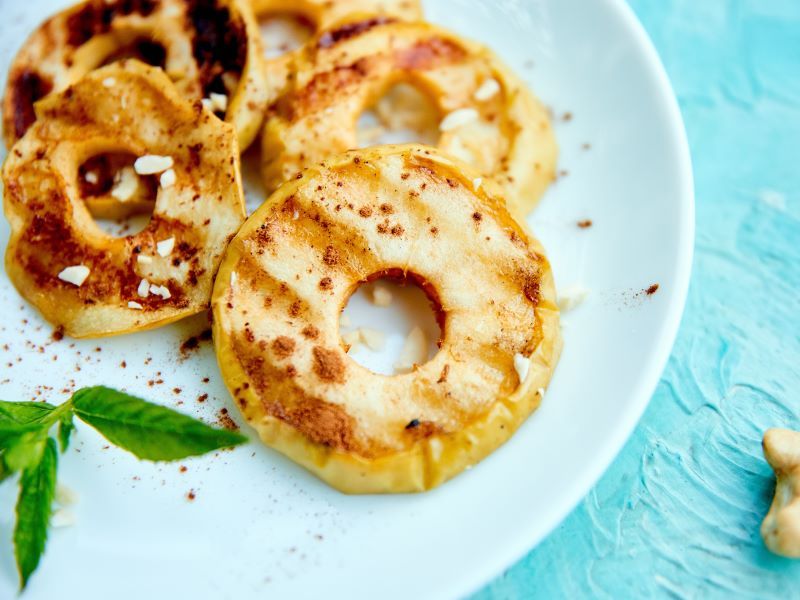 Grilled Apple Slices with Cinnamon