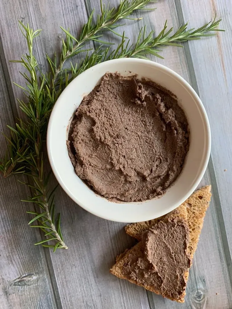 Liver Pâté on Crackers