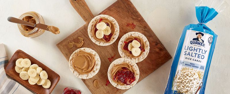 Rice Cakes with Peanut Butter