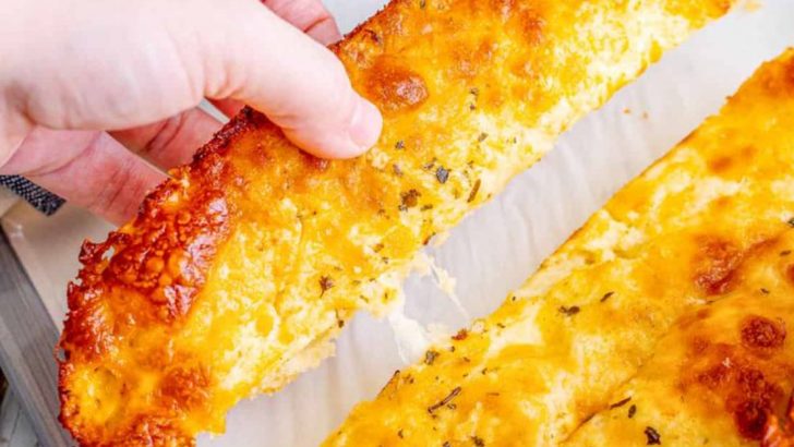 Make These Pizza Hut Style Cheese Sticks In Just 4 Steps