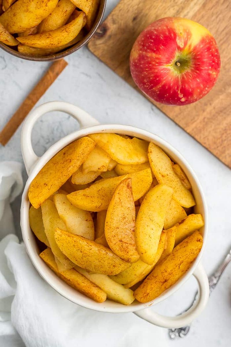 Apple Slices with Cinnamon